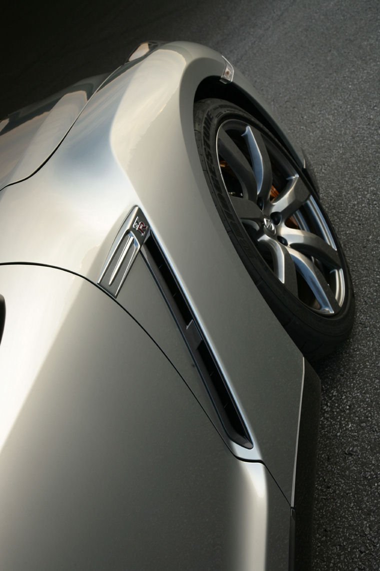 2009 Nissan GT-R Air Intake Picture